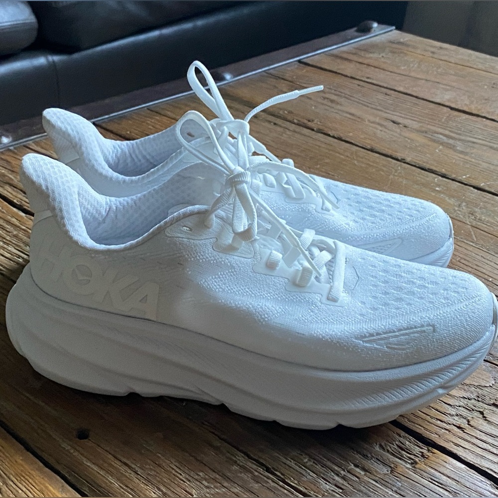 Hoka Clifton 9 low top white sneakers women size 6.5 US